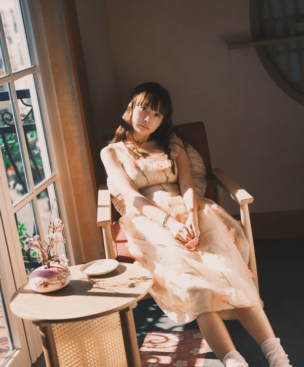 前女團隊長旅行曬泳照派福利 獲讚「禾稈冚珍珠」!迷人馬甲線極吸睛