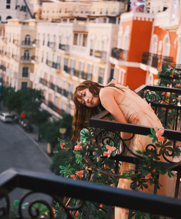 前女團隊長旅行曬泳照派福利 獲讚「禾稈冚珍珠」!迷人馬甲線極吸睛