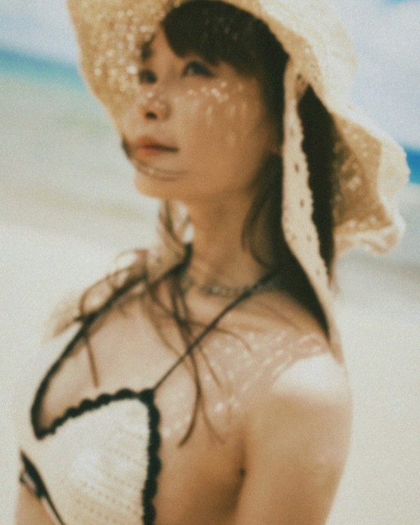 前女團隊長旅行曬泳照派福利 獲讚「禾稈冚珍珠」!迷人馬甲線極吸睛