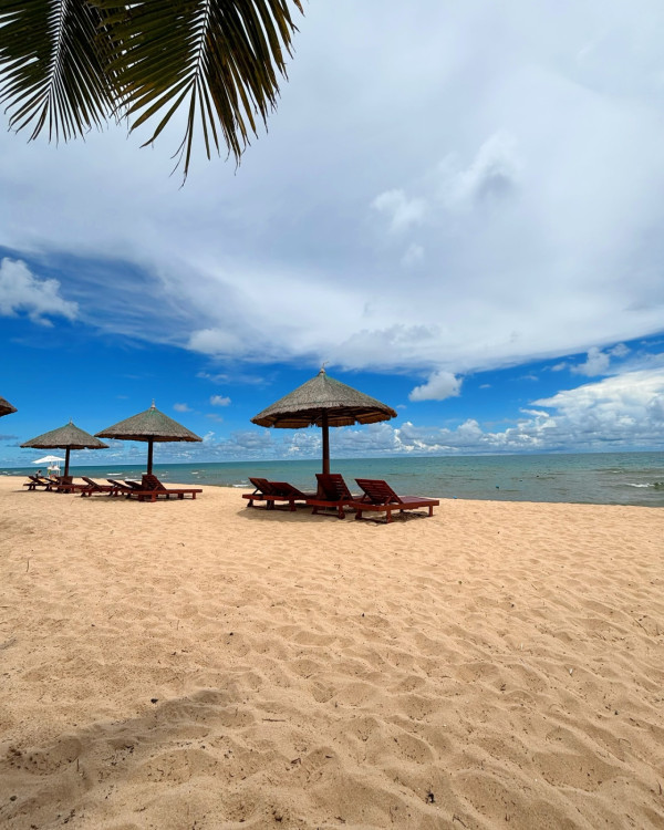 前女團隊長旅行曬泳照派福利 獲讚「禾稈冚珍珠」!迷人馬甲線極吸睛