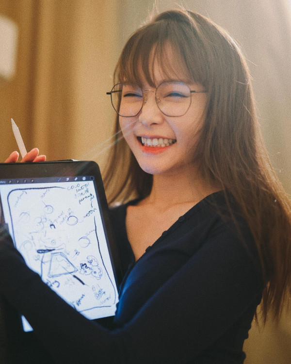 前女團隊長旅行曬泳照派福利 獲讚「禾稈冚珍珠」!迷人馬甲線極吸睛