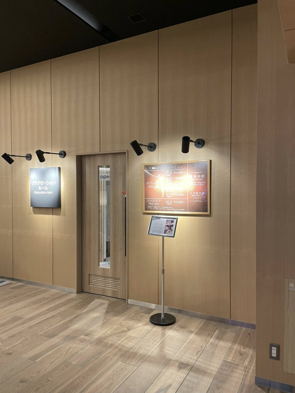 台灣旅客呻香港睇戲貴 稱等同兩天伙食費 網民反擊：因為你選了這間！ 