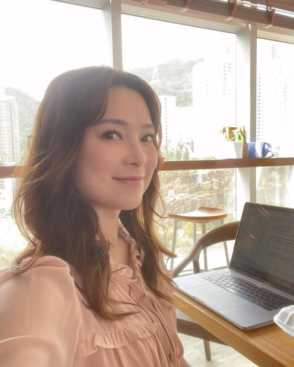 歐倩怡意外曝光12歲囡囡火辣打扮惹爭議！網民重提離婚原因：明顯管教子女上有分歧！
