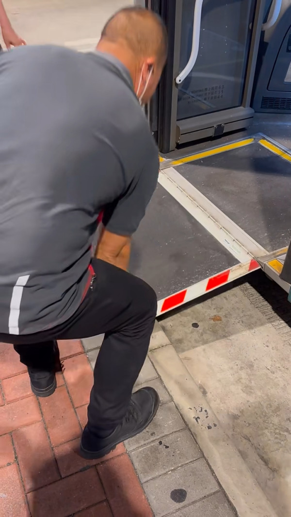 陸客讚港人文關懷內地要追50年 稱這項設施充足：讓每個生命有尊嚴 