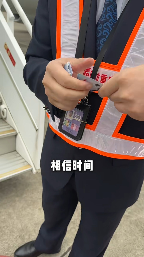 內地客遊港搭的士因1事被收多00 司機駕車離去且不承認 提醒旅客注意「消費陷阱」 