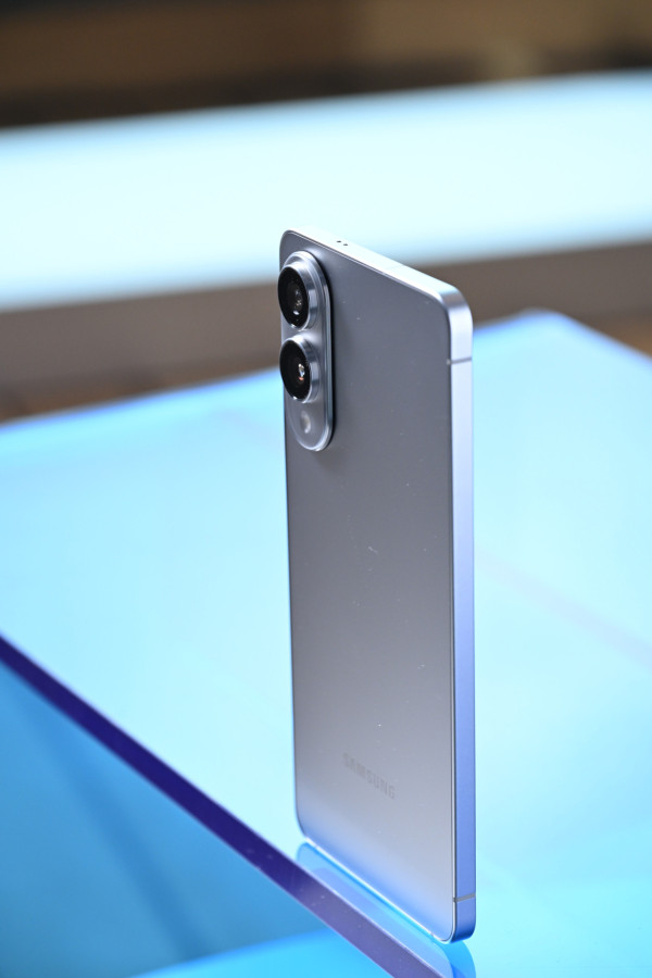 Samsung Galaxy S25 Edge 上手試 超薄機身手感輕盈攝力實測