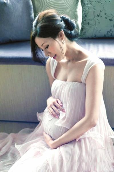盤點娛樂圈中的15位高齡產婦 40歲懷孕已經好平常？最誇張58歲生BB為母則強