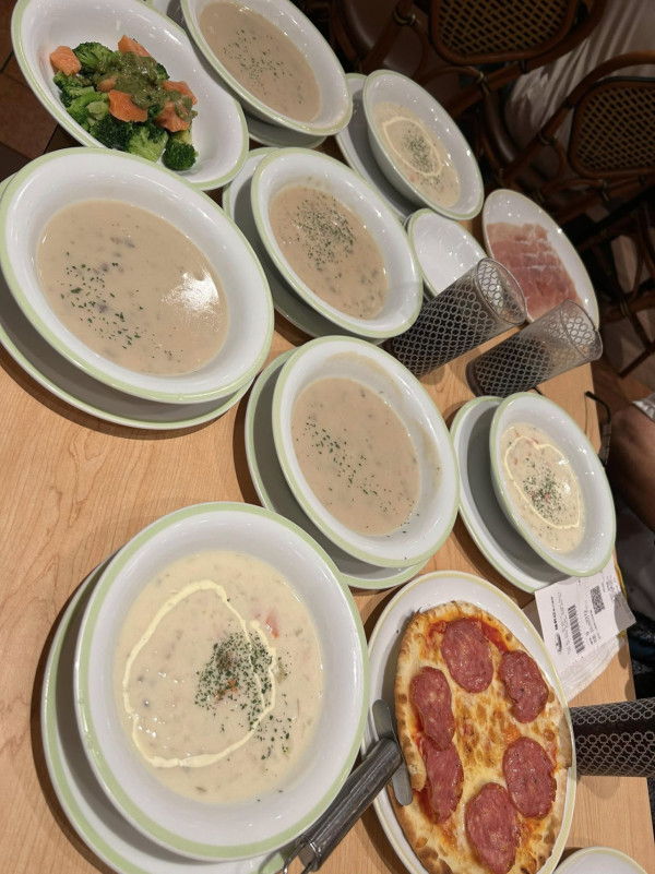 港女食薩莉亞點餐App故障變重複落單 店家堅拒取消訂單 網民：應該即刻起身走
