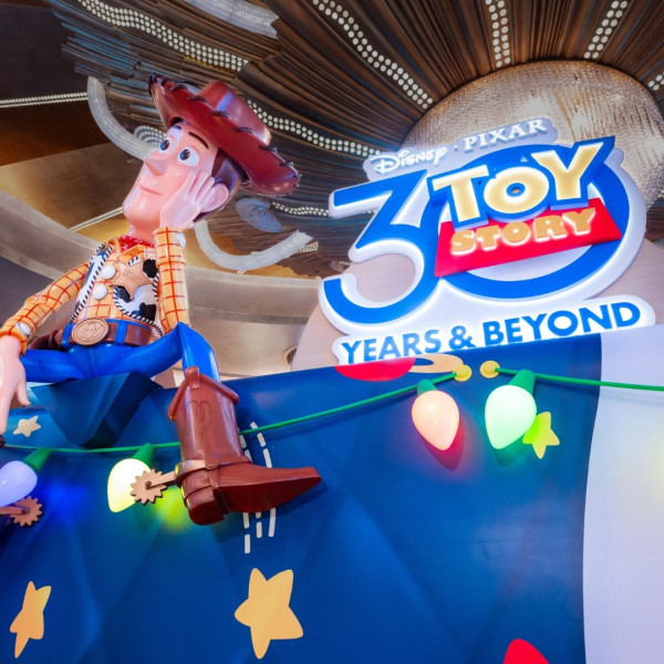 澳門反斗奇兵展｜Toy Story 30週年主題展登陸新濠影滙 六米巨型胡迪/Andy房間/主題摩天輪 購買週年限定商品 