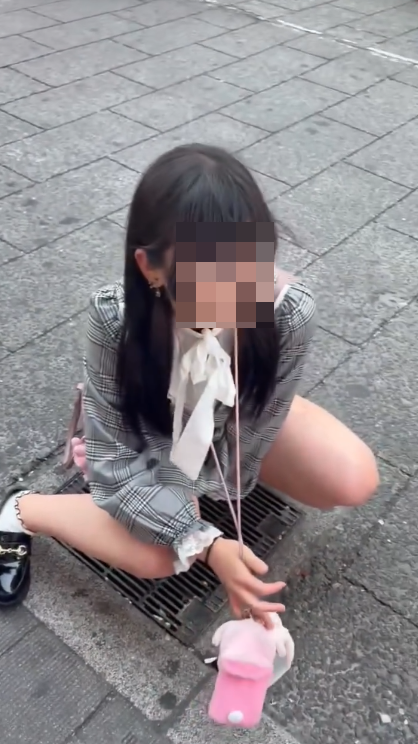 少女日本街頭當眾便溺 後續再用裙子擦拭 網民質疑國籍 200萬人譁然！ 
