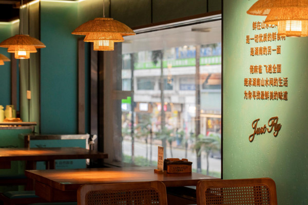 內地湖南菜餐廳「佬麻雀」攻港！灣仔設香港首店  大眾點評必吃榜殊榮