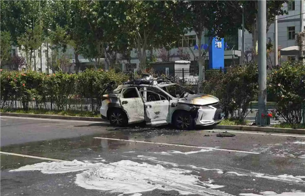 國產自動駕駛車失控發生嚴重車禍 官方反應耐人尋味