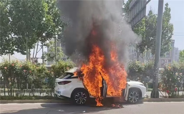 國產自動駕駛車失控發生嚴重車禍 官方反應耐人尋味