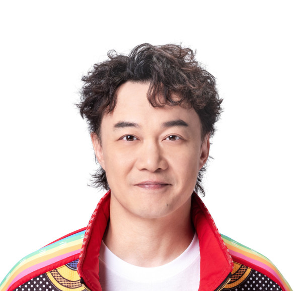 自 2005 年，香港麥當勞和陳奕迅合作推出的廣告歌 《聽聽》，從此「Ba Da Ba Ba Ba Ba」成為香港麥當勞的代表旋律。其後陳奕迅繼續為香港麥當勞帶來多首耳熟能詳的金曲。