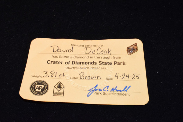 美國必去景點鑽石坑州立公園！常客拾3.81卡巨鑽價值驚人！遊客付入場費即可尋寶 