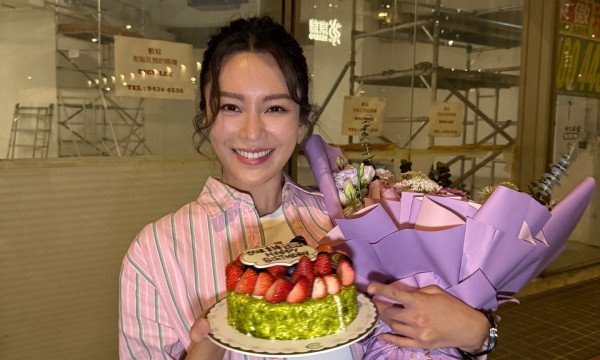 張曦雯35歲生日得意忘形洩春光胸形畢露 中門大開不慎露出超低胸極搶眼