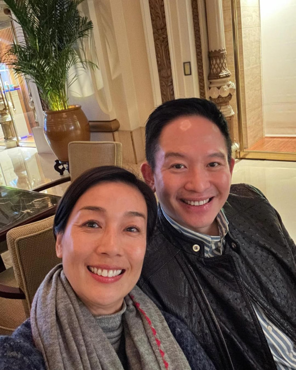 53歲江美儀離婚多年疑爆新戀情！與年薪千萬猛人公然行為親暱！曾自爆玩交友App識壯男