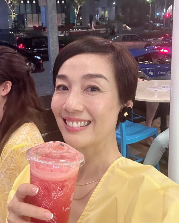 53歲江美儀離婚多年疑爆新戀情！與年薪千萬猛人公然行為親暱！曾自爆玩交友App識壯男