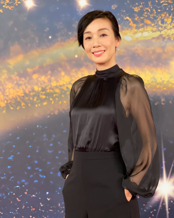 53歲江美儀離婚多年疑爆新戀情！與年薪千萬猛人公然行為親暱！曾自爆玩交友App識壯男