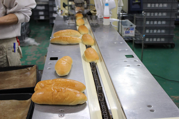 東京麵包店推麵包放題｜190日圓裝到飽 日本夫婦靠技巧裝滿17個