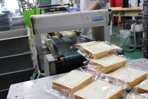 東京麵包店推190yen裝到飽放題 日夫婦1策略成功帶走17個戰利品！ 