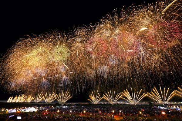 人生必看！日本長岡花火大會照亮黑夜  逾2萬發煙花爆足2小時 