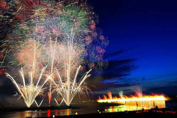 人生必看！日本長岡花火大會照亮黑夜  逾2萬發煙花爆足2小時 