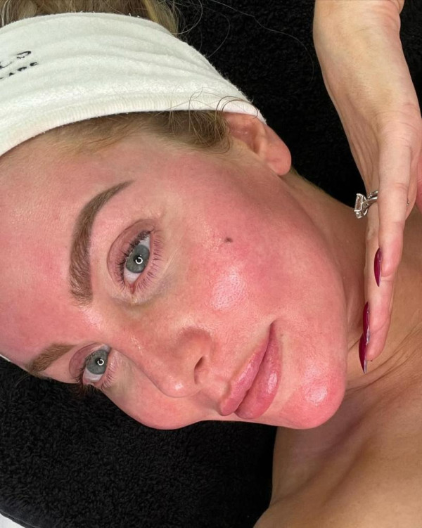 女演員整容後登機失敗要用一招證明身份 專家呼籲護照證件相避免用一類相