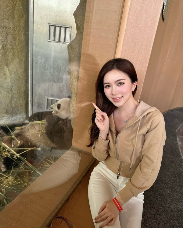 海兒港姐閨蜜公開深V內衣照震撼眼球 婚後性感大解放挑戰最火辣尺度