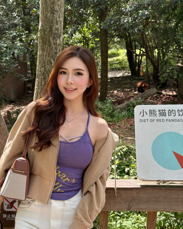 海兒港姐閨蜜公開深V內衣照震撼眼球 婚後性感大解放挑戰最火辣尺度