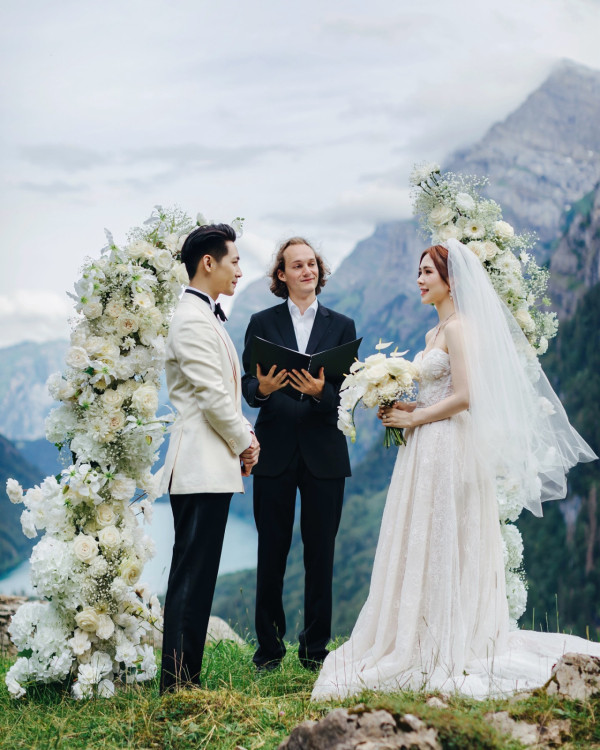 海兒港姐閨蜜公開深V內衣照震撼眼球 婚後性感大解放挑戰最火辣尺度