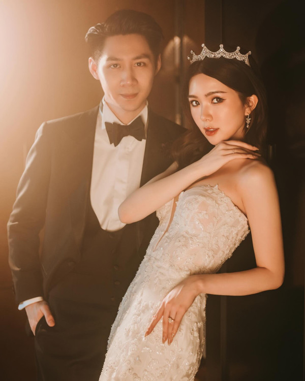 海兒港姐閨蜜公開深V內衣照震撼眼球 婚後性感大解放挑戰最火辣尺度