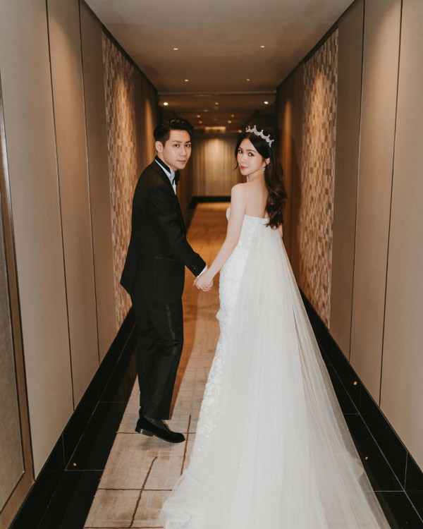 海兒港姐閨蜜公開深V內衣照震撼眼球 婚後性感大解放挑戰最火辣尺度