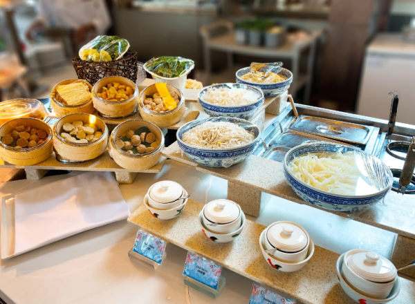 港島海逸君綽酒店自助餐第二位$69！210分鐘任食即開生蠔/和牛/鴨肝！每晚精彩甜品表演！