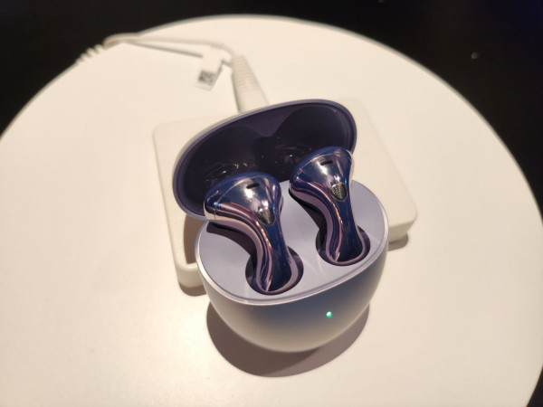 Huawei FreeBuds 6  上手試 高清 48kHz / 24bit 音效加持 極速 2.5 分鐘充電