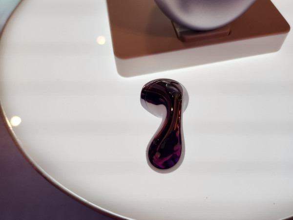 Huawei FreeBuds 6  上手試 高清 48kHz / 24bit 音效加持 極速 2.5 分鐘充電