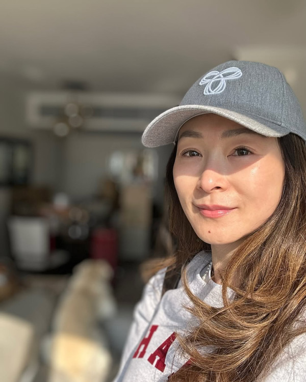 52歲童愛玲極罕曝光母子合照！22歲仔仔高大又靚仔棄讀法律赴美追逐NBA夢
