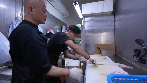 一日打工限定｜15位藝人體驗職場辛酸！張振朗化身海上清潔師騷麒麟臂