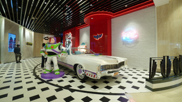 澳門反斗奇兵展｜Toy Story 30週年主題展登陸新濠影滙 六米巨型胡迪/Andy房間/主題摩天輪 購買週年限定商品 