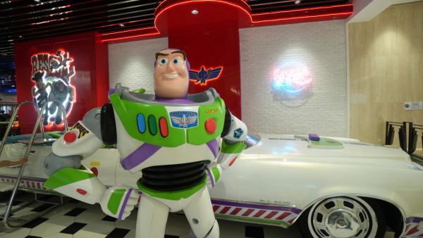 澳門反斗奇兵展｜Toy Story 30週年主題展登陸新濠影滙 六米巨型胡迪/Andy房間/主題摩天輪 購買週年限定商品 