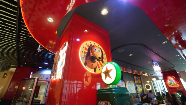 澳門反斗奇兵展｜Toy Story 30週年主題展登陸新濠影滙 六米巨型胡迪/Andy房間/主題摩天輪 購買週年限定商品 