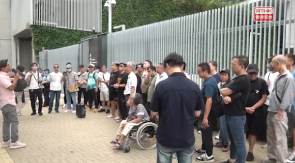 的士車主請願憂牌照變廢紙 重提去年3司機跳橋 促大力打擊「白牌車」