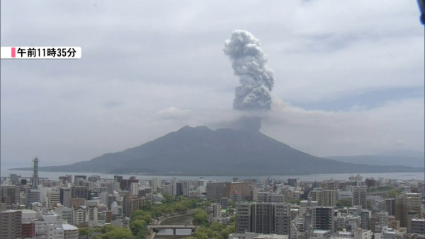 遊日注意!鹿兒島櫻島火山持續爆發! 噴煙達3000公尺 多班航班受影響!