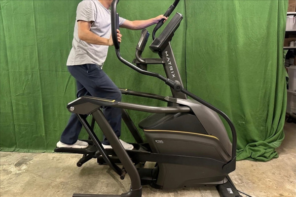 美駐港澳領事館網上拍賣逾200件物品 私家車/健身設備/傢俬$10起跳