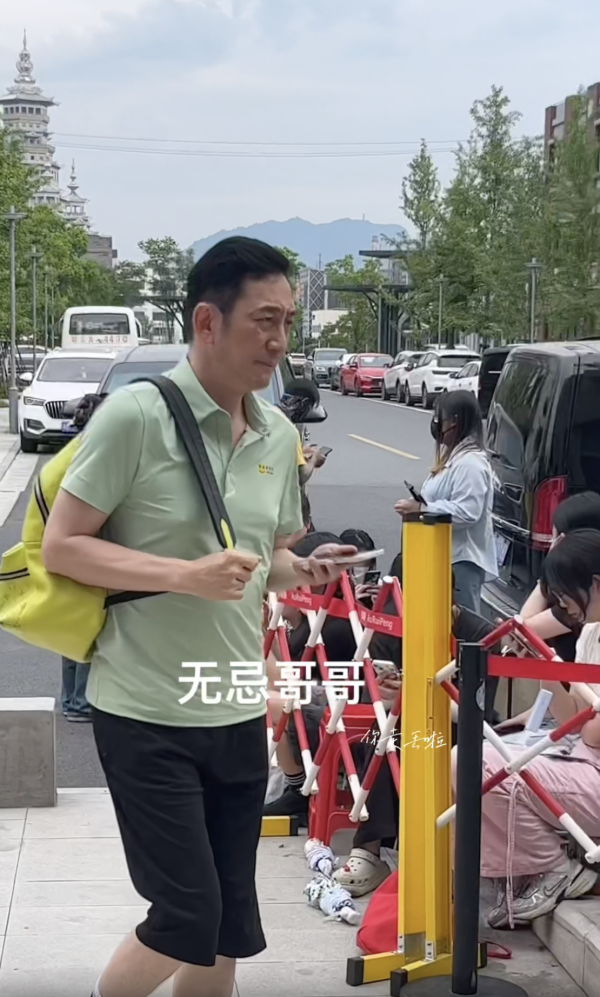 61歲吳啟華驚現「肥仔波」面容憔悴大崩壞？北上發展多年身家漲近10億元