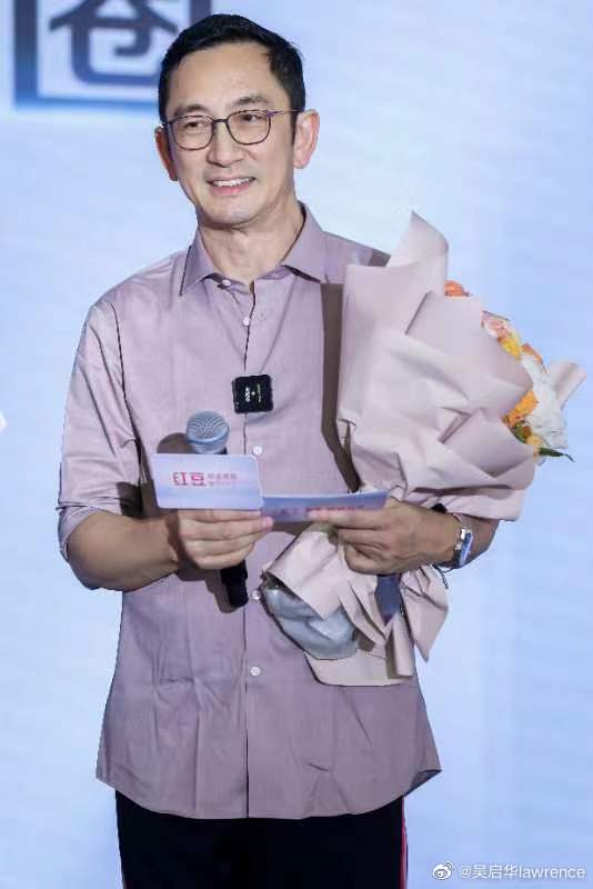 61歲吳啟華驚現「肥仔波」面容憔悴大崩壞？北上發展多年身家漲近10億元
