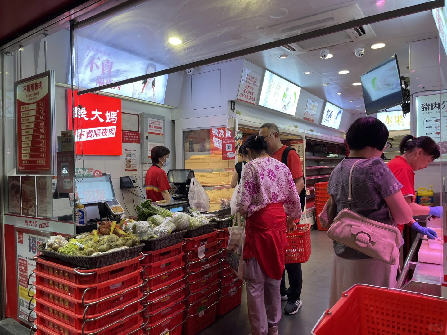 銀行大裁員｜中環打工仔可以轉行做乜？網民一致投開呢間舖做生意 原來揸的士仲好過做Uber？