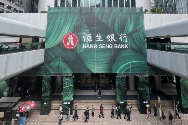 銀行大裁員｜中環打工仔可以轉行做乜？網民一致投開呢間舖做生意 原來揸的士仲好過做Uber？