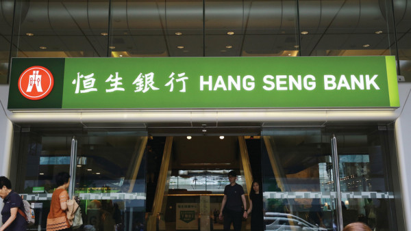 銀行大裁員｜中環打工仔可以轉行做乜？網民一致投開呢間舖做生意 原來揸的士仲好過做Uber？