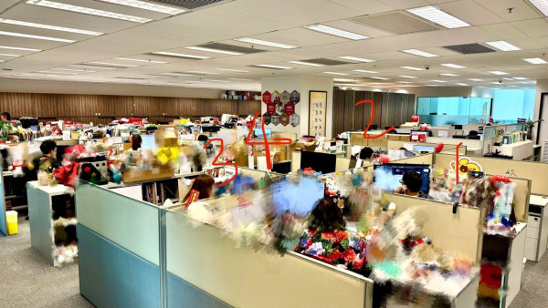 牛角老闆黃傑龍AI年報封面惹熱議！被質疑「慳錢唔請設計師好cheap」撰長文反駁：「真係冤枉」再引金句